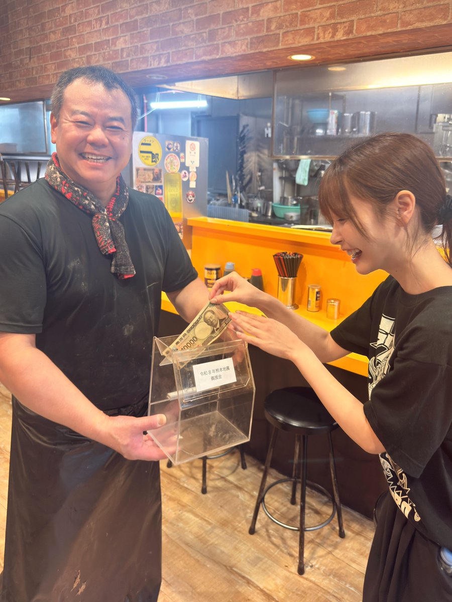 Kana_Momonogi's tweet photo. 野猿二郎さんの熊本チャリティー営業に募金箱を持って立たせていただいていました！
今日のスープはキリリとしていていつもとは違う美味しさでした🍜

チャリティーにご協力くださった皆さまの支援が被災地の方々のもとにとどきますように！

チャリティー営業お疲れ様でした✨ https://t.co/BBLT54XP3I