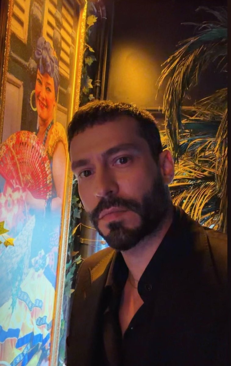 Yolunbasindaysa's tweet photo. 🖤
 #MuhtemelAşk #EkinKoç https://t.co/5zpFwgQmp1