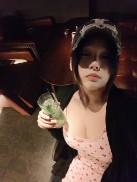 TonyaJakubowski's tweet photo. 推特上面没有真人聊天了吗？好想加个微信需要聊天搭子 https://t.co/F3JnZZWNSi