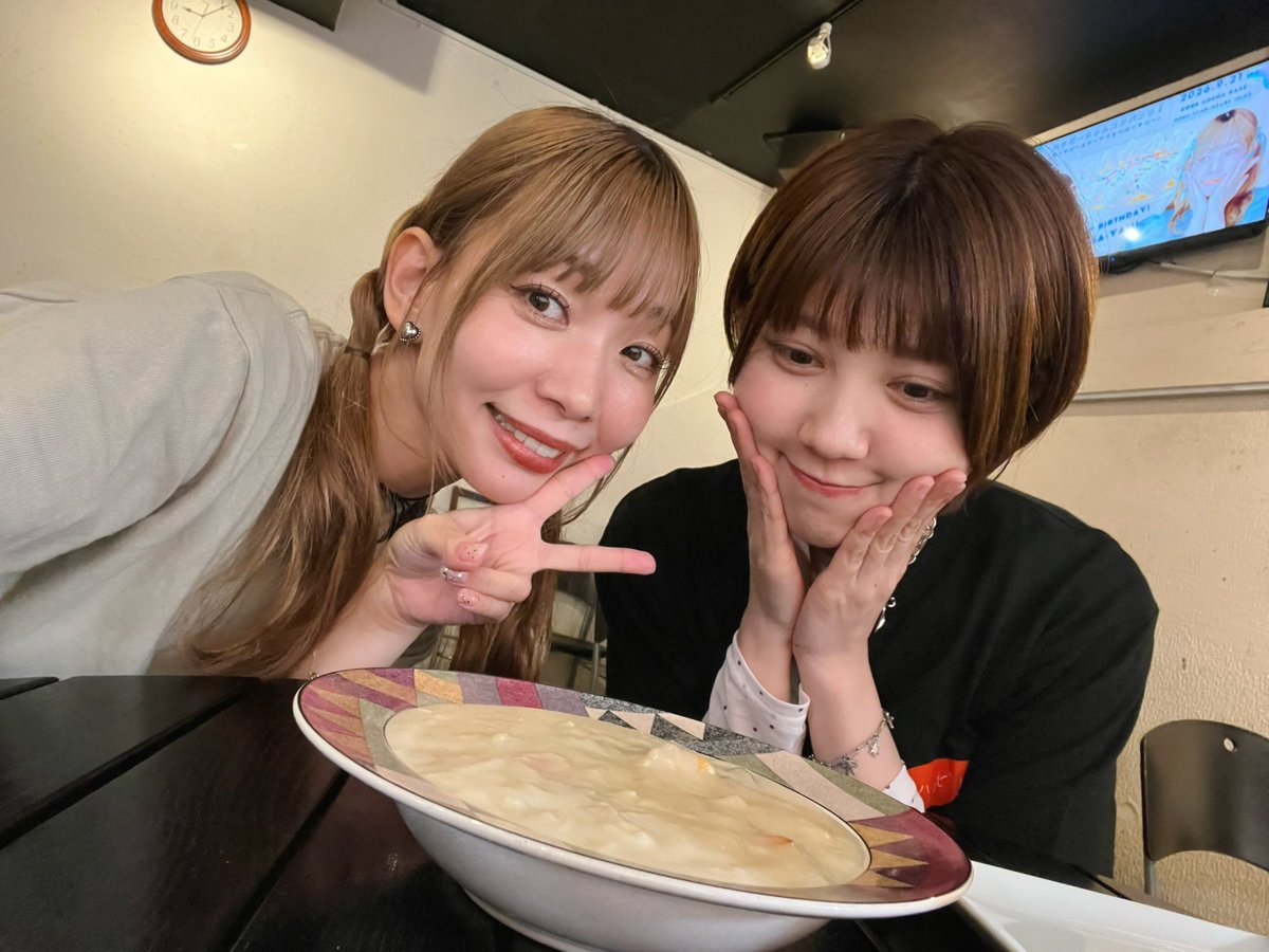 UFK_YesHappy's tweet photo. アフターパーティーありがとうございました❣️たくさん歌ってみんなに好きなとこ言ってもらって、笑
みんなでナンダカンダ踊って、サイコーのパーティーだったよ🥹来年もやろうね！🤣

終わった後シチューと、お好み焼きと明太チーズ薄焼きまでご馳走になってしまった😭💖アゲハベース大好き😭💖

サ https://t.co/DsvZMOyLwX