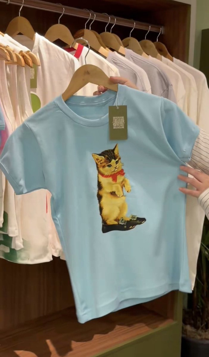 bjosolto's tweet photo. Parece ser a blusa mais confortável do mundo já me vejo dentro dela https://t.co/wYzdNDhk7f