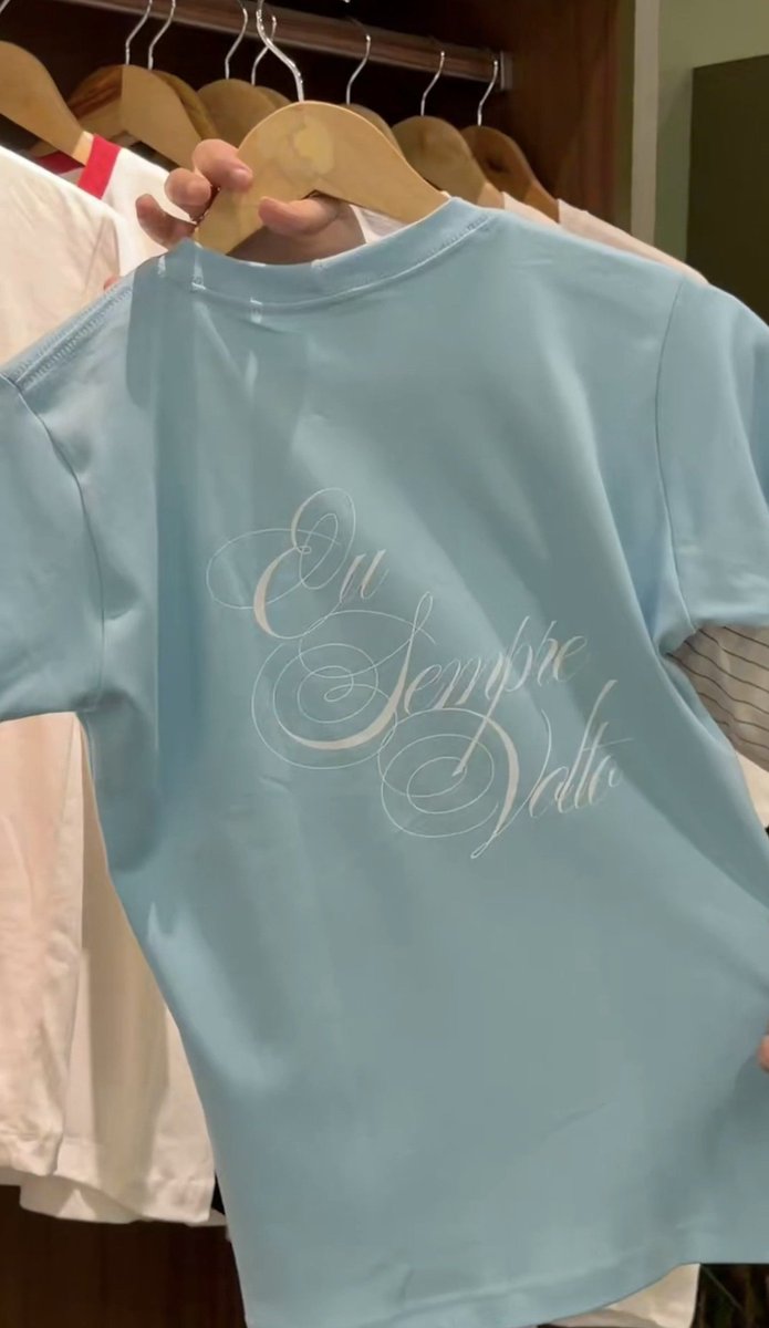 bjosolto's tweet photo. Parece ser a blusa mais confortável do mundo já me vejo dentro dela https://t.co/wYzdNDhk7f