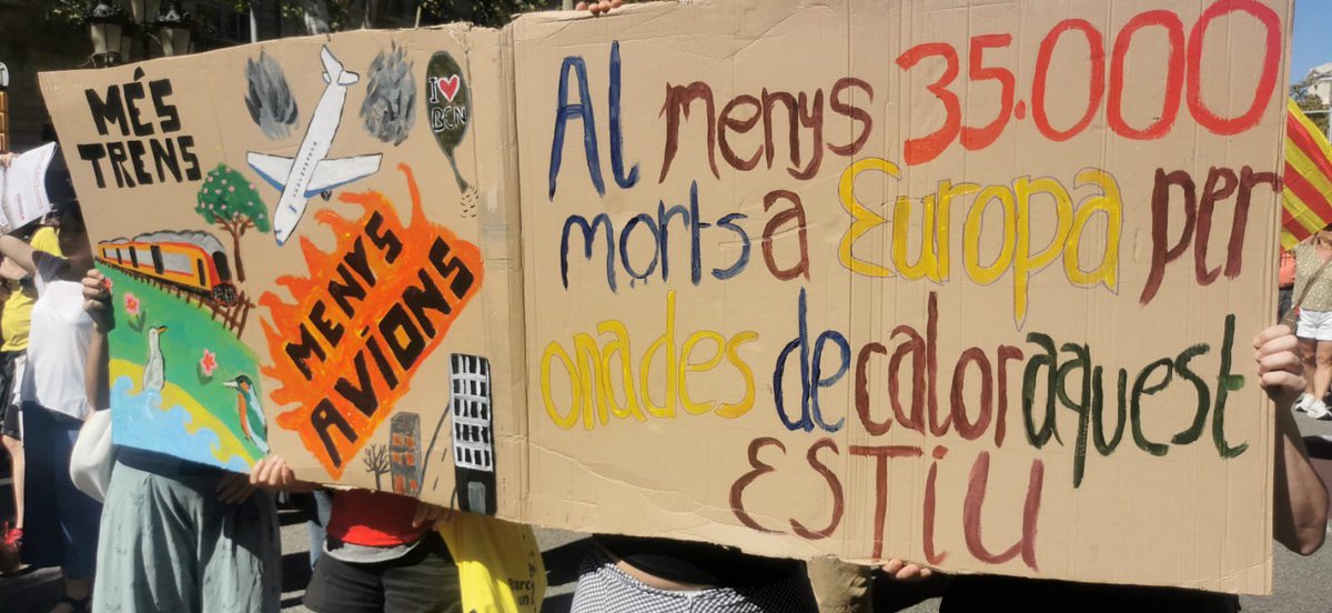 Defensacalarnus's tweet photo. Ahir vam voler ser a la manifestació contra l'ampliació de l'aeroport de Barcelona. No podem permetre un projecte amb un impacte mediambiental tan perjudicial per al territori i per a la salut de la gent que l'habita. Més avions no és el futur. 🚫✈️🌍 #MenysAvionsMésVida https://t.co/2dulA7xVsT