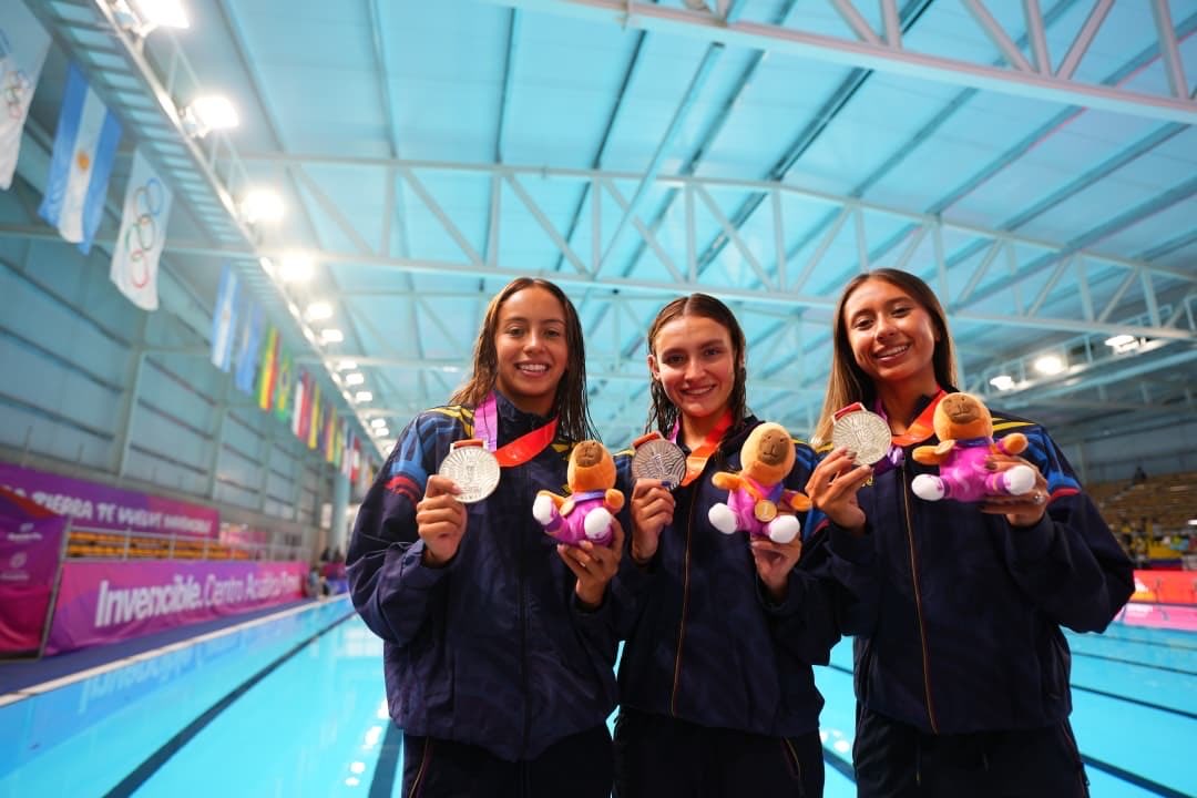danielgarciacg's tweet photo. ¡Llegamos a la mitad de los XIII Juegos Suramericanos Santa Fe 2026! 

Hasta el momento, el #EquipoBogotá ha aportado 26 medallas a Colombia: 8 oros, 12 platas y 6 bronces.

Santiago Vásquez, en patinaje de carreras, es nuestro máximo medallista con 2 oros. Desde el @IDRD Seguimos acompañando el talento bogotano.

Fotos cortesía @OlimpicoCol @IDRD