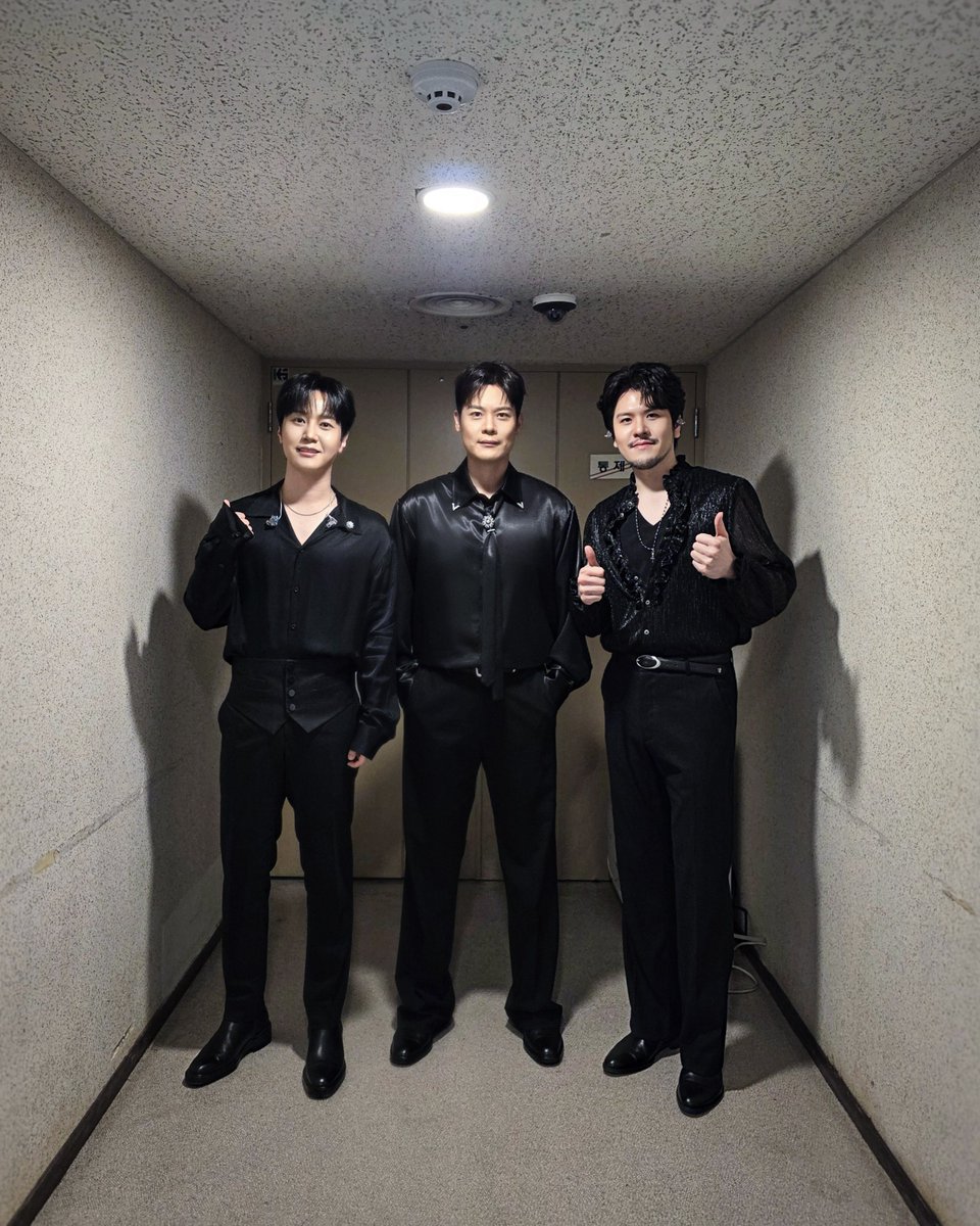 official_lapoem's tweet photo. 경희대학교 <제2회 미원평화상 시상식 기념 평화음악회 파리의 연인 in Kyung Hee 1.5도의 사랑>

음악을 통해 평화와 공존의 메시지를
전할 수 있는 소중한 무대를
경희대학교 평화의 전당에서
함께할 수 있어 영광이었습니다💖

뜻깊은 자리에 초대해 주신 경희대학교와
무대를 함께 꾸며주신
모든 선생님들과 연출진 분들께 감사드립니다🫶🏻
응원해 준 라뷰들도 고마워요

경희에서 울려 퍼진 음악이
평화를 향한 마음으로
오래 기억되기를 바랍니다🎶

#LAPOEM #라포엠 #미원평화상 #평화음악회
#경희대학교 #평화의전당
#유채훈 #최성훈 #정민성
#YouChaehoon #ChoiSunghoon #JeongMinseong