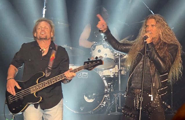BLABBERMOUTHNET's tweet photo. Watch: VAN HALEN's 'Lost' Singer MITCH MALLOY And MICHAEL ANTHONY Perform 'Ain't Talkin' 'Bout Love' At 2026 'Vegas Rocks! Magazine Music Awards' https://t.co/4YesAp2phq https://t.co/XQCfHTjnql