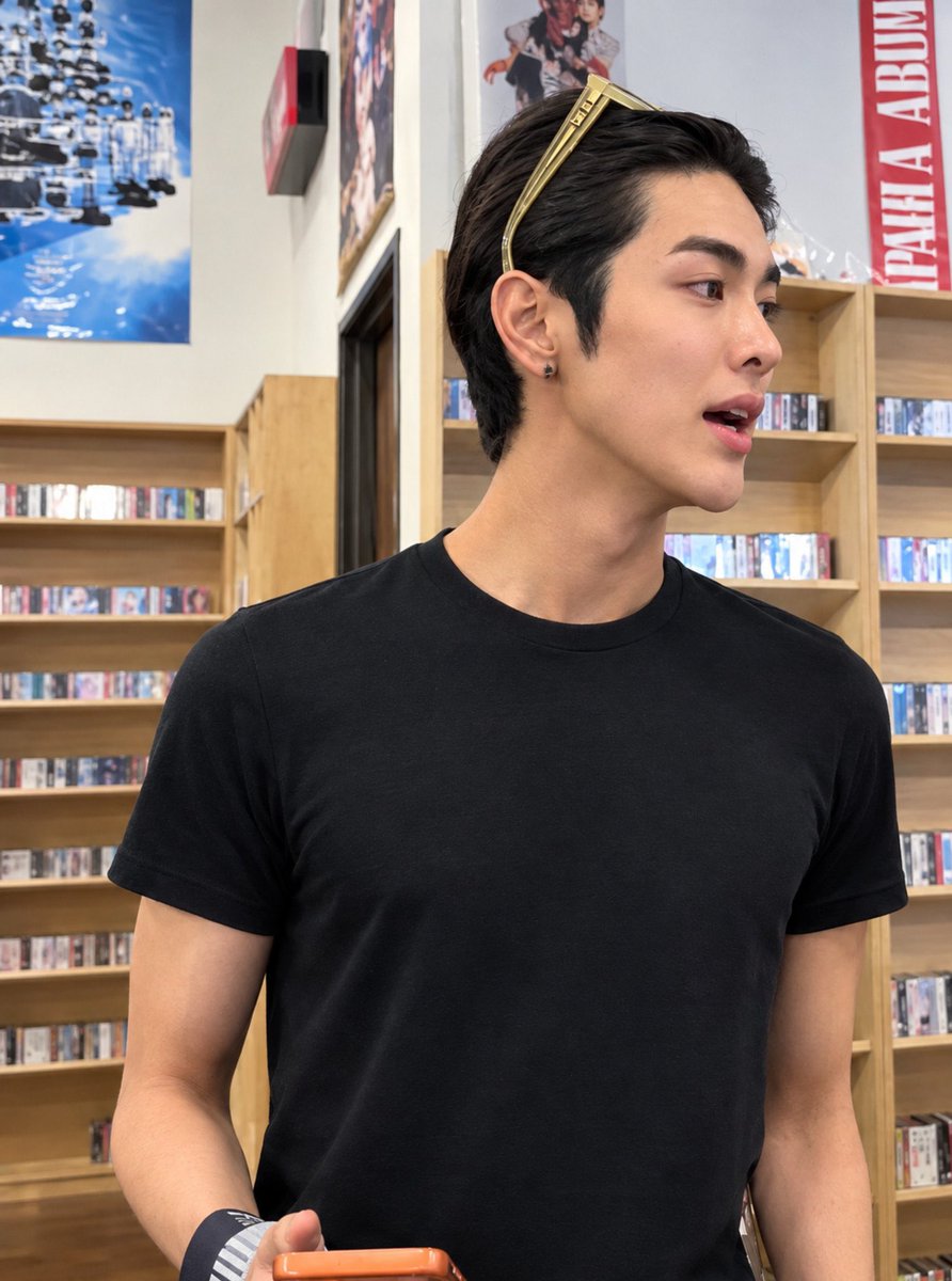 cigretafterkis_'s tweet photo. yang ganteng                                 yang cantik https://t.co/s5JS1g5ybK