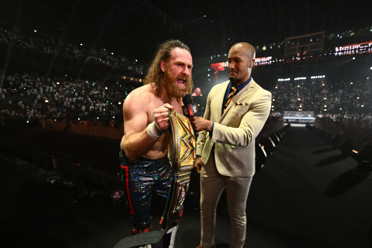 WrestleFeatures's tweet photo. Sami Zayn is now in the midst of his longest reign EVER as World Champion in WWE. https://t.co/SLtzNFQfKq