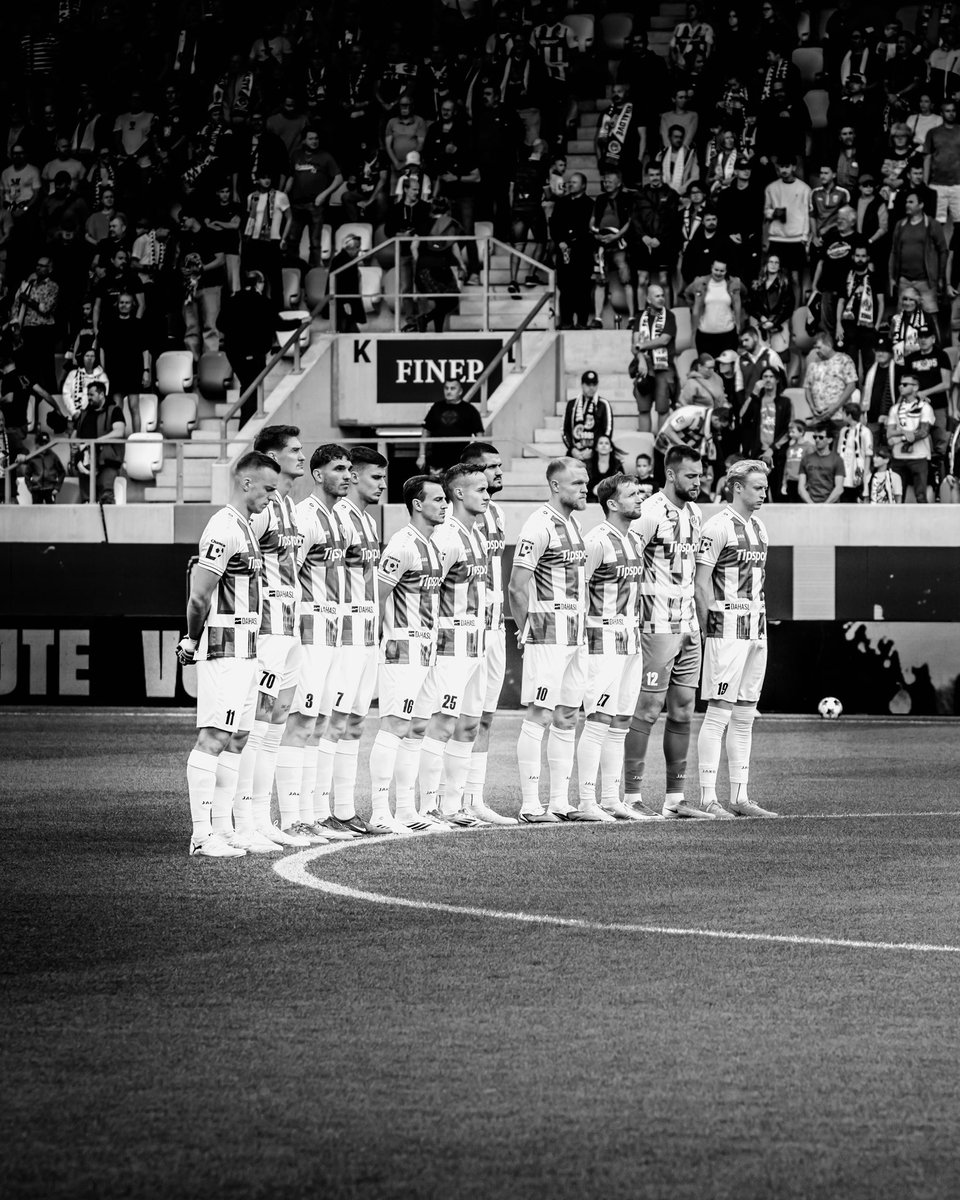FCHradec's tweet photo. Domácí série bez prohry ukončena 😶

📸 Jiří Bezucha, Luboš Lorinc, Miloš Thomas

Celá galerie zde 👉 https://t.co/kmmR2Ht0eJ https://t.co/25CLmUcPNN