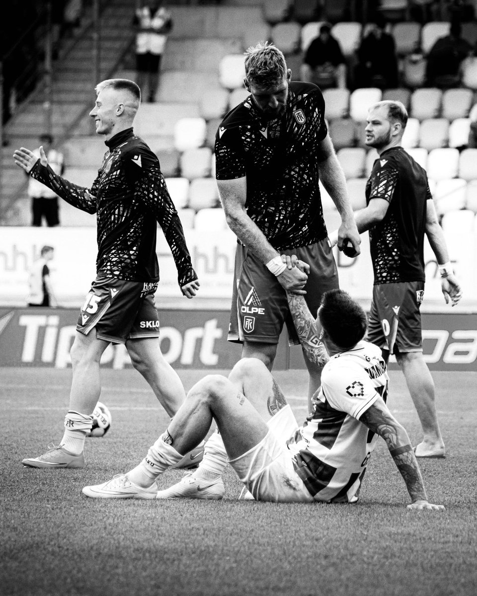 FCHradec's tweet photo. Domácí série bez prohry ukončena 😶

📸 Jiří Bezucha, Luboš Lorinc, Miloš Thomas

Celá galerie zde 👉 https://t.co/kmmR2Ht0eJ https://t.co/25CLmUcPNN