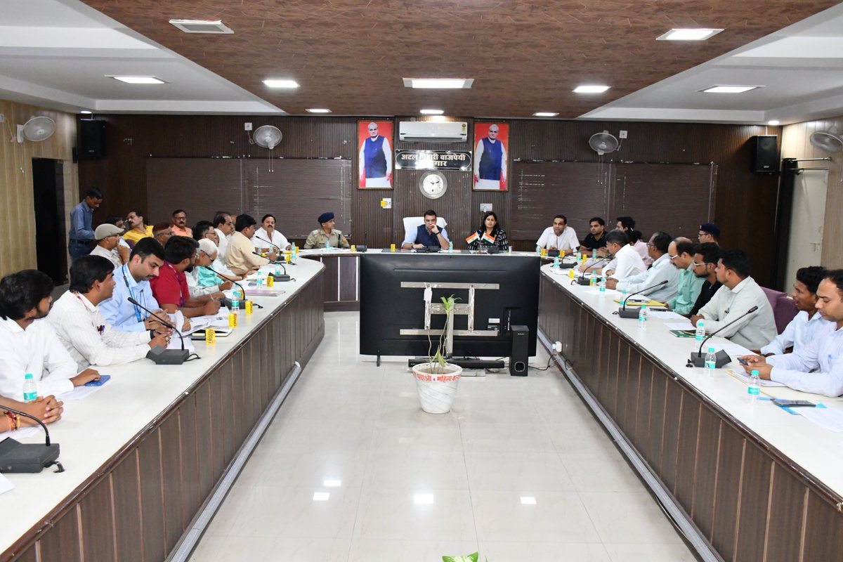 dmbudaun's tweet photo. 21 सितंबर। उद्योग बंधु की बैठक में ऋण पत्रावलियों के शीघ्र निस्तारण पर जोर दिया गया। अस्वीकृत आवेदकों से कंट्रोल रूम द्वारा दूरभाष पर संपर्क कर वास्तविक स्थिति की जानकारी लेने तथा उद्यमियों की समस्याओं केप्राथमिकता से समाधान के निर्देश दिए गए।
@UPGovt
@CMOfficeUP
@CommissionerBA1 https://t.co/UuVPWHHECy