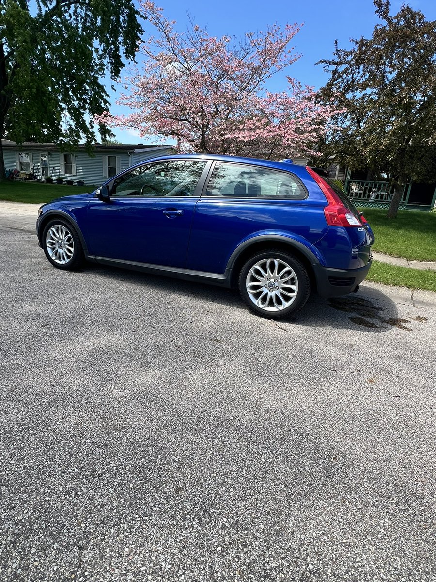 TwilightDaKitty's tweet photo. @BarleyTheBurr 08 Volvo C30 T5 https://t.co/nw1eGYgNNr