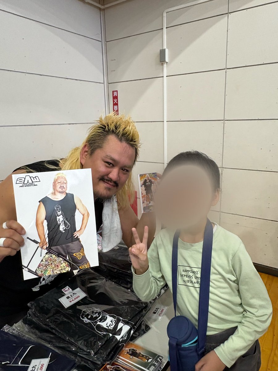 kon2406's tweet photo. 最上九選手と撮影！嬉しい！次男喜んでました😀　#2AW #最上九 https://t.co/vrGDsUmVpX