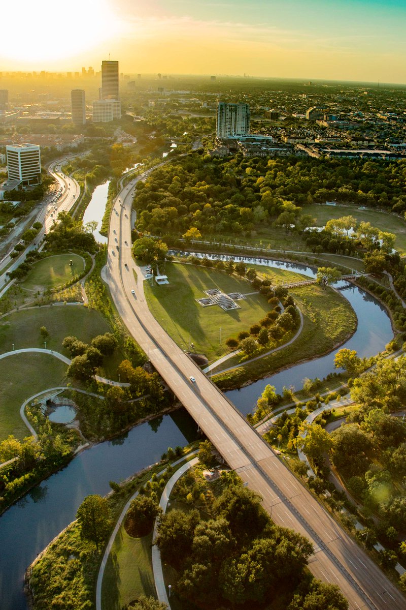 GHPartnership's tweet photo. Houston posted the fastest job growth among the 20 most populous U.S. metros, adding 50,300 jobs in the 12 months ending in July.

The 1.5% annual growth rate was nearly six times the national pace, with construction, administrative support and health care among the leading sectors.

⭐Read more: https://t.co/X7jlE15Vuu