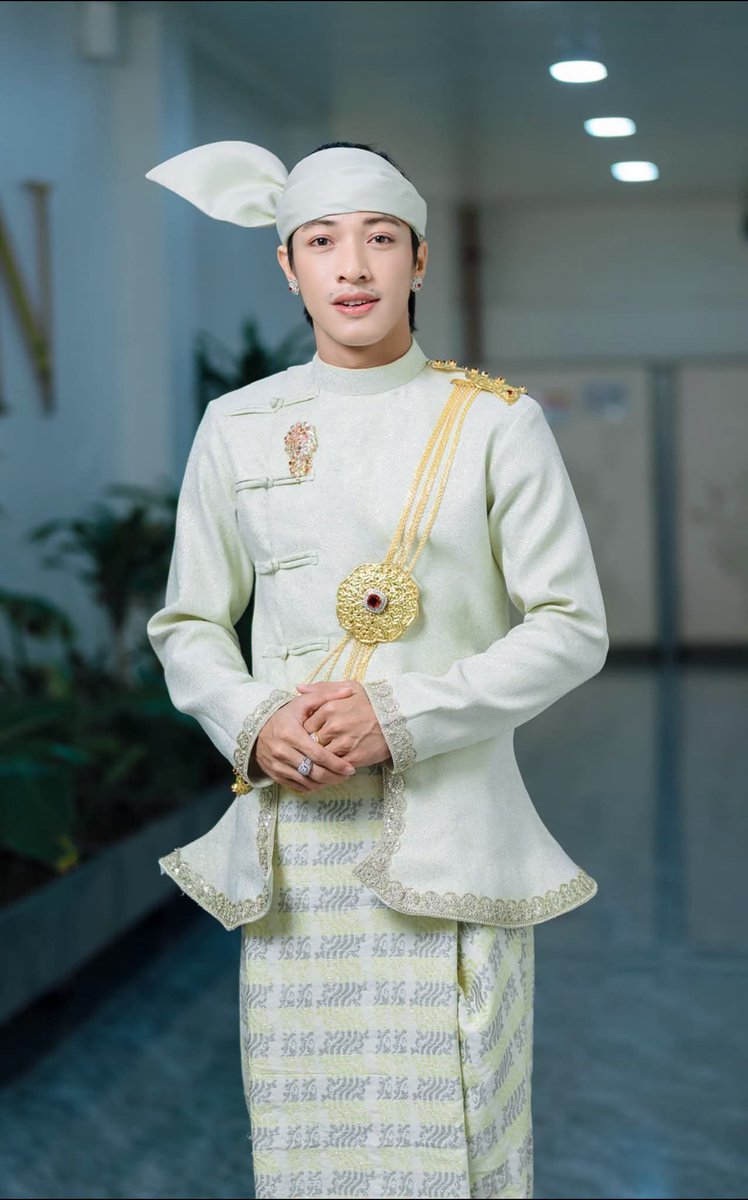 YuZabu9's tweet photo. မင်းသားတစ်ယောက်ရဲ့အလှနဲ့တော်ဝင်အရှိန်အဝါက နန်းတော်ကမင်းမျိုးမင်းနွယ်တစ်ပါးလိုပါလား👑 🫅🏻✨
#AungZabu #TheArtOfTradition🇲🇲 #TraditionalMyanmarTheater #အောင်ဇမ္ဗူဇာတ်သဘင် #zatthabin #အောင်ဇမ္ဗူ https://t.co/EtPRwyrX95