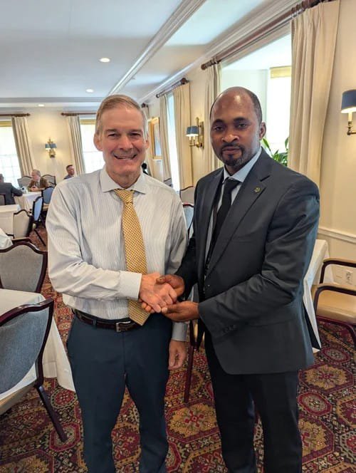 Dmajesty27's tweet photo. #BRGIE PM @Ogechukwunkere HAS MET MORE AMERICAN SENATORS, REPRESENTATIVES, CONGRESS MEN AND WOMEN MORE THAN ANY #BIAFRAN #LEADER #DEAD OR #ALIFE
SUPPORT YOUR FREEDOM NOW https://t.co/dKXwKFmwDS