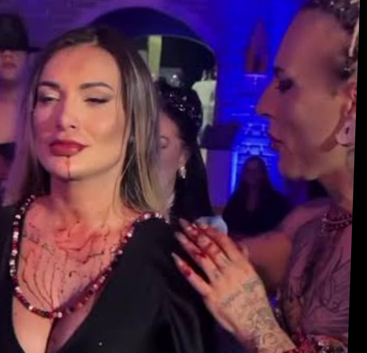 updatecharts's tweet photo. Andressa Urach revela que DESISTIU de ser da QUIMBANDA:

“Eu tenho uma mediunidade e não estou preparada para isso, eu já tenho problemas demais, prefiro continuar lendo a Bíblia e o Jesus que eu conheci, mas super respeito a religião e tenho GRATIDÃO.” https://t.co/SYzuyTc4v6