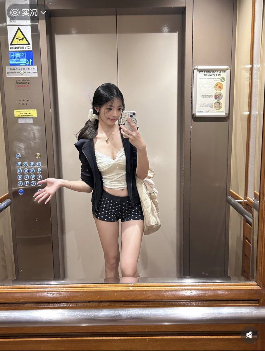 mhmwdta27384858's tweet photo. 有男生要来锐评我21的福嘛🥺                                                                

睡不着来X发泄了                    

流言1我真发🤭 https://t.co/qkiyJkdwac