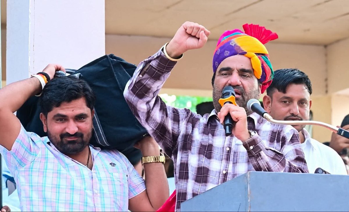 HarshCh27991565's tweet photo. राज आवता-जाता रहसी, लेकिन संघर्ष ऐसो होणो चाहिजे कि आवण वाली सात पीढ़ियां याद राखै।
जय हो हनुमान थारी 🚩🙏
@hanumanbeniwal  #hanumanbeniwal https://t.co/Dl6UKrkyHW