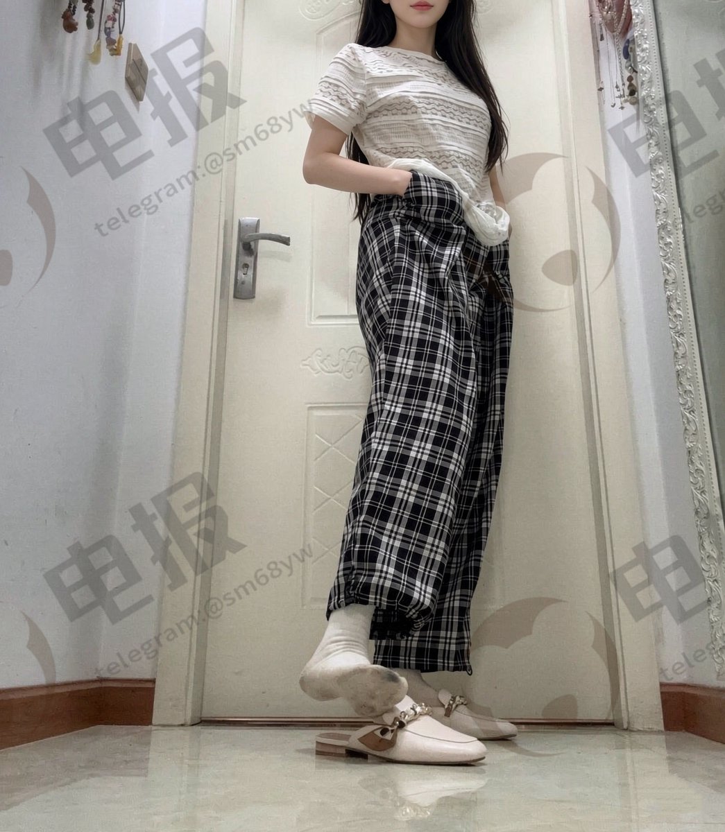 yum488's tweet photo. 秋风萧瑟，丰收的季节~我蒸一锅原味玉米🌽红薯🍠和毛豆。天猫精灵在一旁放声歌唱~我换上格纹裤子，套上的我绿条纹白棉袜！准备今天的夜跑和骑行🚲！ https://t.co/0OfLvNPJlW