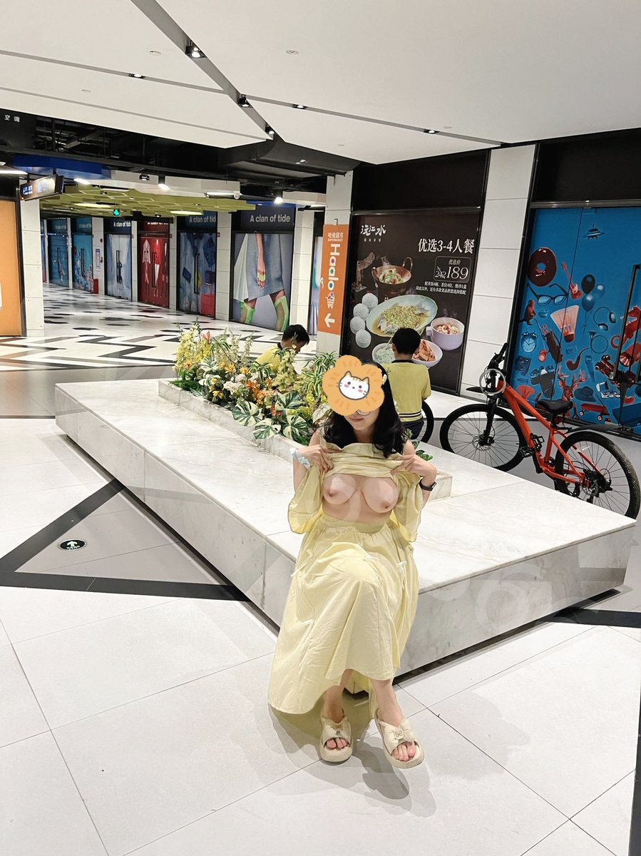 yuan520666's tweet photo. 国庆有没有情侣约旅游的，可以约在同一个地方一起游玩，吃喝玩乐和露出！然后给@luchu888疯狂投稿！

@luchu777 @luchu888

 #露出 #广州露出 #情侣露出 #广州 #人前露出 #020露出 #少女 #表情包 #广州情侣 #人前露出 #人后露出 #旅游情侣 #国庆情侣 https://t.co/NQoPis76Ga