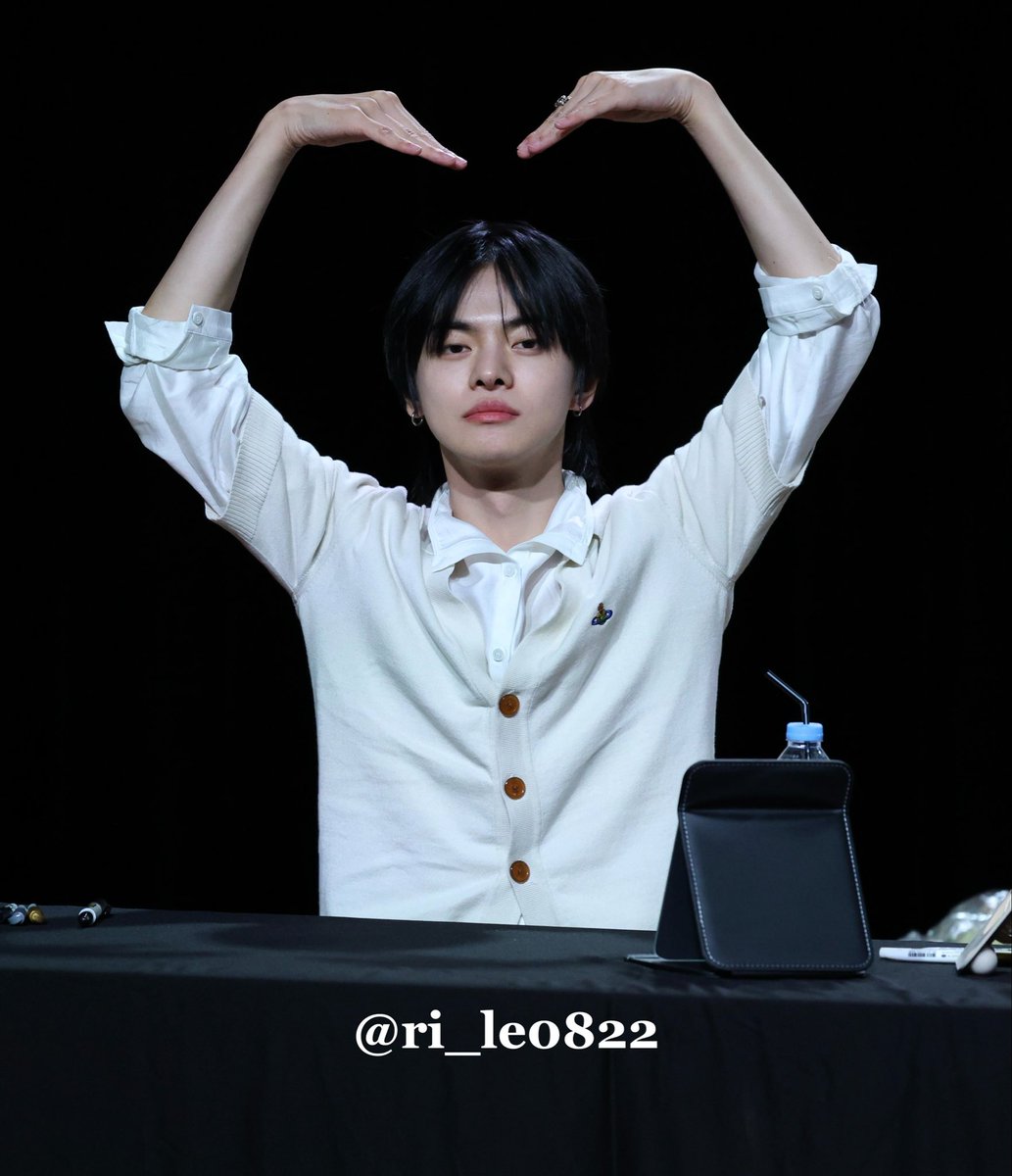 ri_le0822's tweet photo. 🩵🩵

#LEO #리오
#ALPHADRIVEONE
#musickorea 260921 https://t.co/2cDoRxV3LM