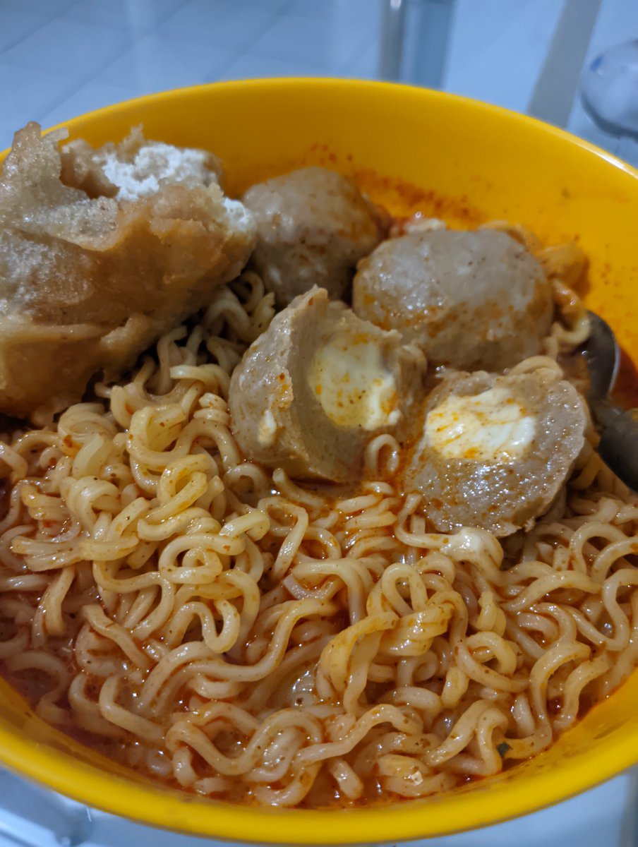 jieaddct's tweet photo. capee bnngtt mau beli mam, untung ada stock mie laksa singapore (kalian wajibb stockk) baso keju dan tahu tadi pagi 😭😭😭🤏 https://t.co/ei8c2zC6Zz