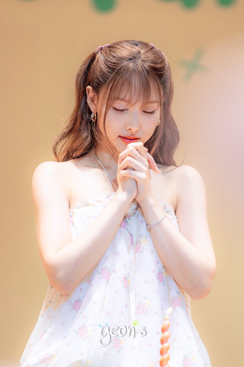 NAration0922's tweet photo. 생일 축하해 나연아
바라는 모든 소원이 이뤄지길!

#나연이의_31번째_당근수확
#NAYEONs31stCarrot
#TWICE #트와이스 #NAYEON #나연 https://t.co/rGPkbC3SIb