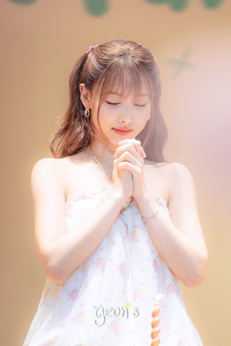 NAration0922's tweet photo. 생일 축하해 나연아
바라는 모든 소원이 이뤄지길!

#나연이의_31번째_당근수확
#NAYEONs31stCarrot
#TWICE #트와이스 #NAYEON #나연 https://t.co/rGPkbC3SIb
