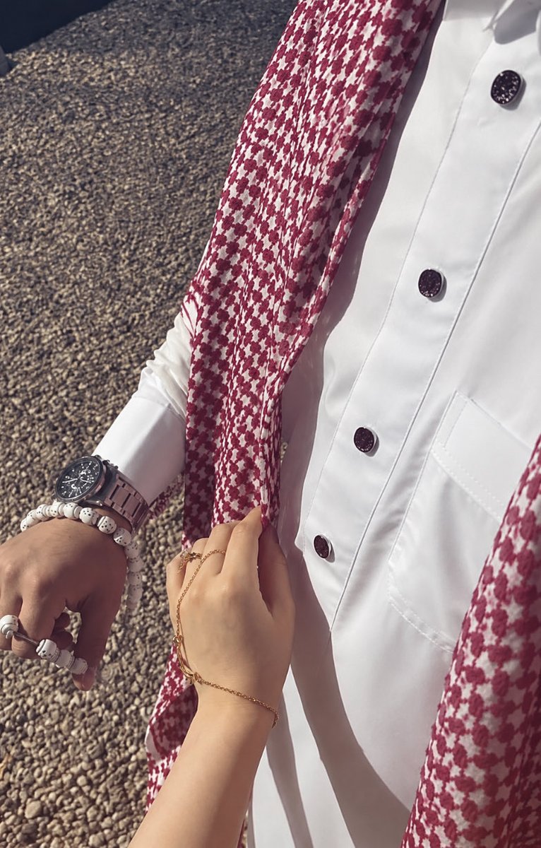 amira02___'s tweet photo. يا حربي حلاتك لا حضرت تِسرّ العين
يا زين وجهٍ بالحلا ما له مثيل

حلاك يسكن وسط قلبي من سنين
وكل ما شفتك قلت: يا جعلني فداك 

وجهك يا زينه يا حلاة المحيّا
يا زين وجهٍ بالحلا فاق كل زين

لا شفت زينك قلت يا جعلني فداك
يا أجمل من مرّ على عيني سنين ♥️ https://t.co/tvVPU6357t