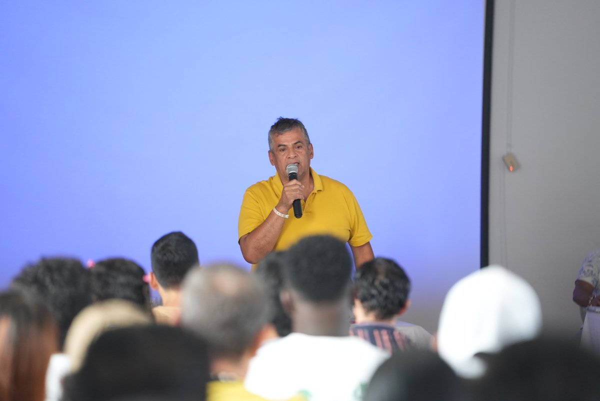 anebrecol's tweet photo. Con unas palabras de unión, nuestro presidente Uriel Patiño, dio inicio a las Asamblea Nacional de Delegados 112. La negociación colectiva es el camino de bienestar para los trabajadores. https://t.co/UCtlhPvMpu