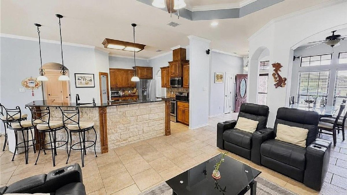MrDavidGarcia's tweet photo. Beautiful 4BD/2.5BA home at 3818 Priscilla Dr, Corpus Christi! $369,500. Stunning kitchen &amp; screened patio. DM for a tour! 🏡 https://t.co/FHD0z7ayT4