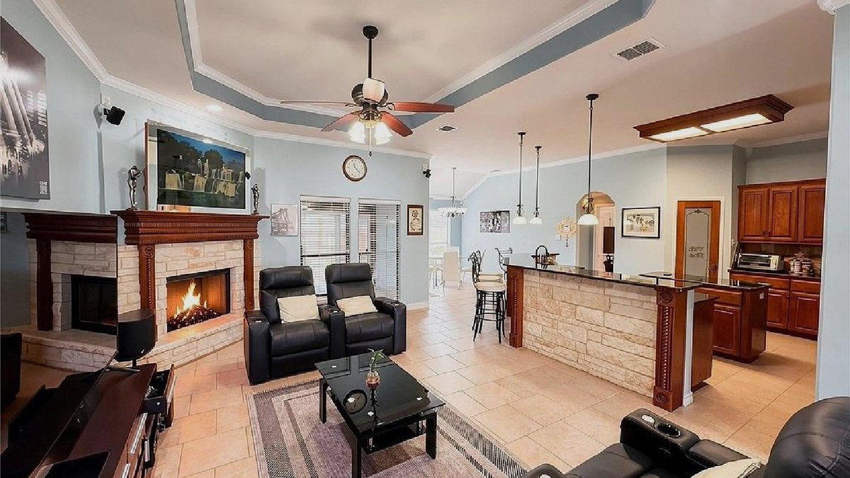 MrDavidGarcia's tweet photo. Beautiful 4BD/2.5BA home at 3818 Priscilla Dr, Corpus Christi! $369,500. Stunning kitchen &amp; screened patio. DM for a tour! 🏡 https://t.co/FHD0z7ayT4