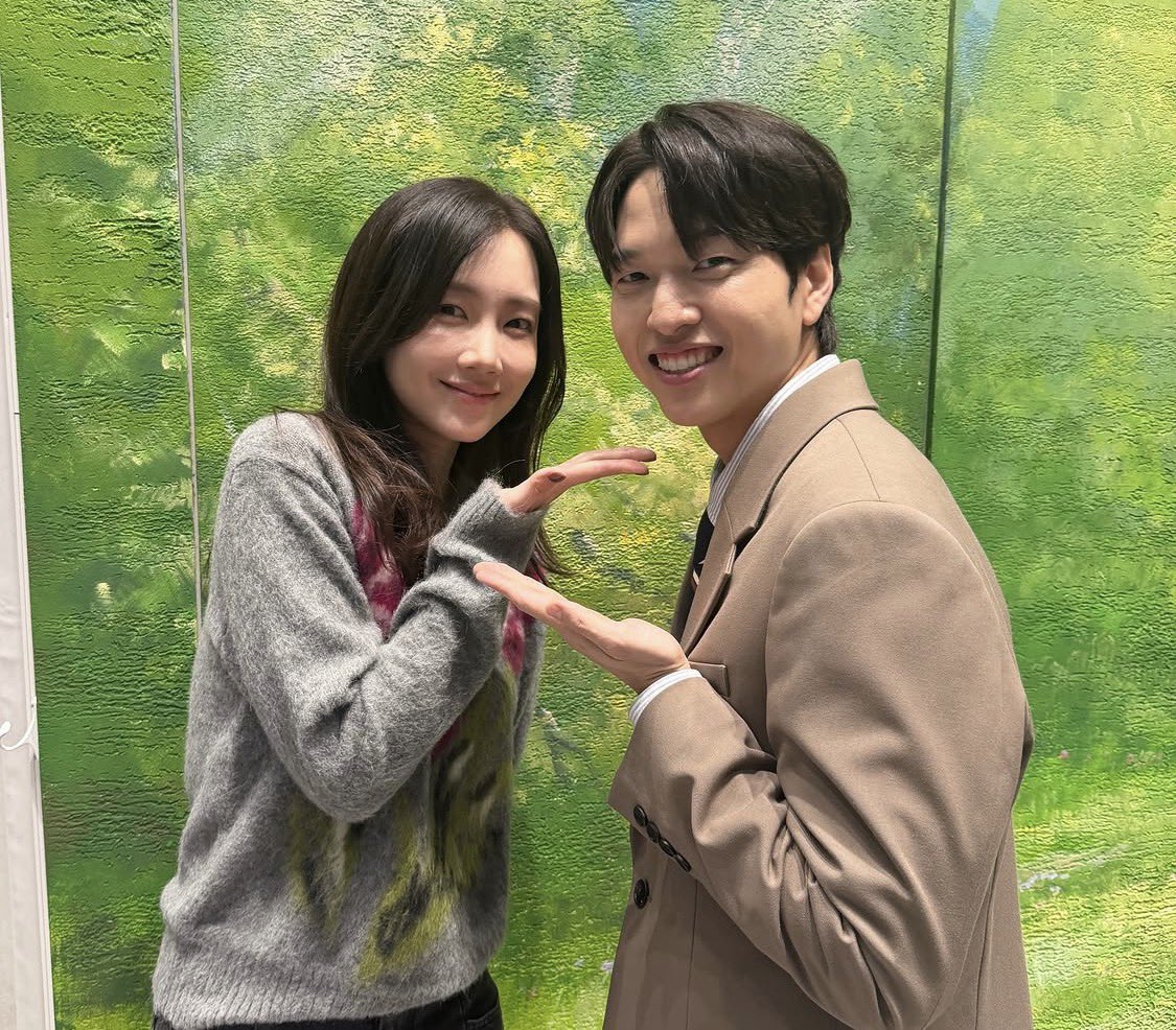Hyunbeen_zip's tweet photo. 260921 #신현빈 유재필님 인스타그램 게시물 https://t.co/4ON0GeM1tP