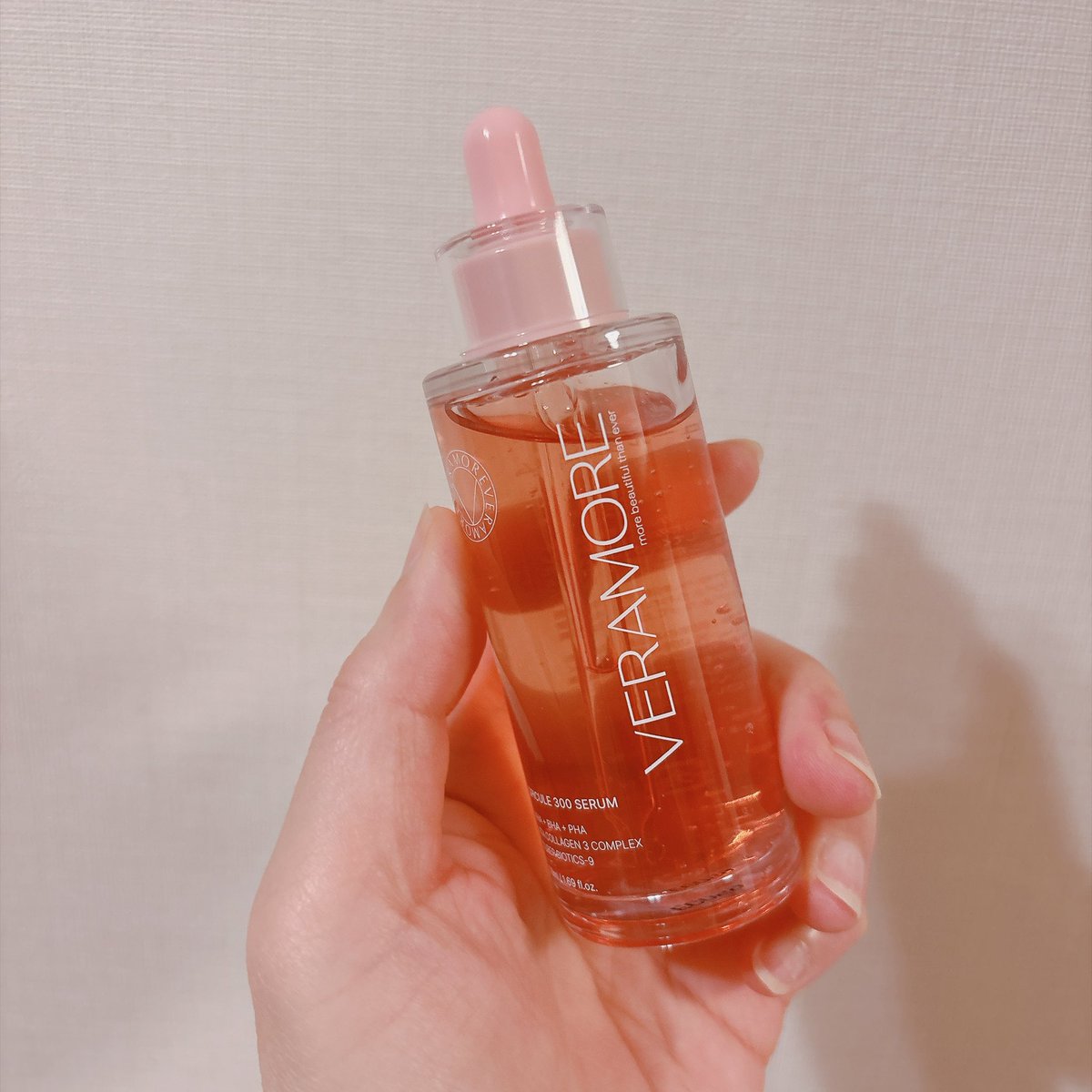 2021popy1201's tweet photo. ピンクの容器が可愛い💖
スポイト式なので清潔。
さらっとしたテクスチャーで刺激もなく使えて肌が潤ってます。
毛穴が綺麗になるといいな✨️

#VERAMORE #スピキュール300セラム #毛穴ケア #美容液 #韓国コスメ https://t.co/BkxPOI9cyS