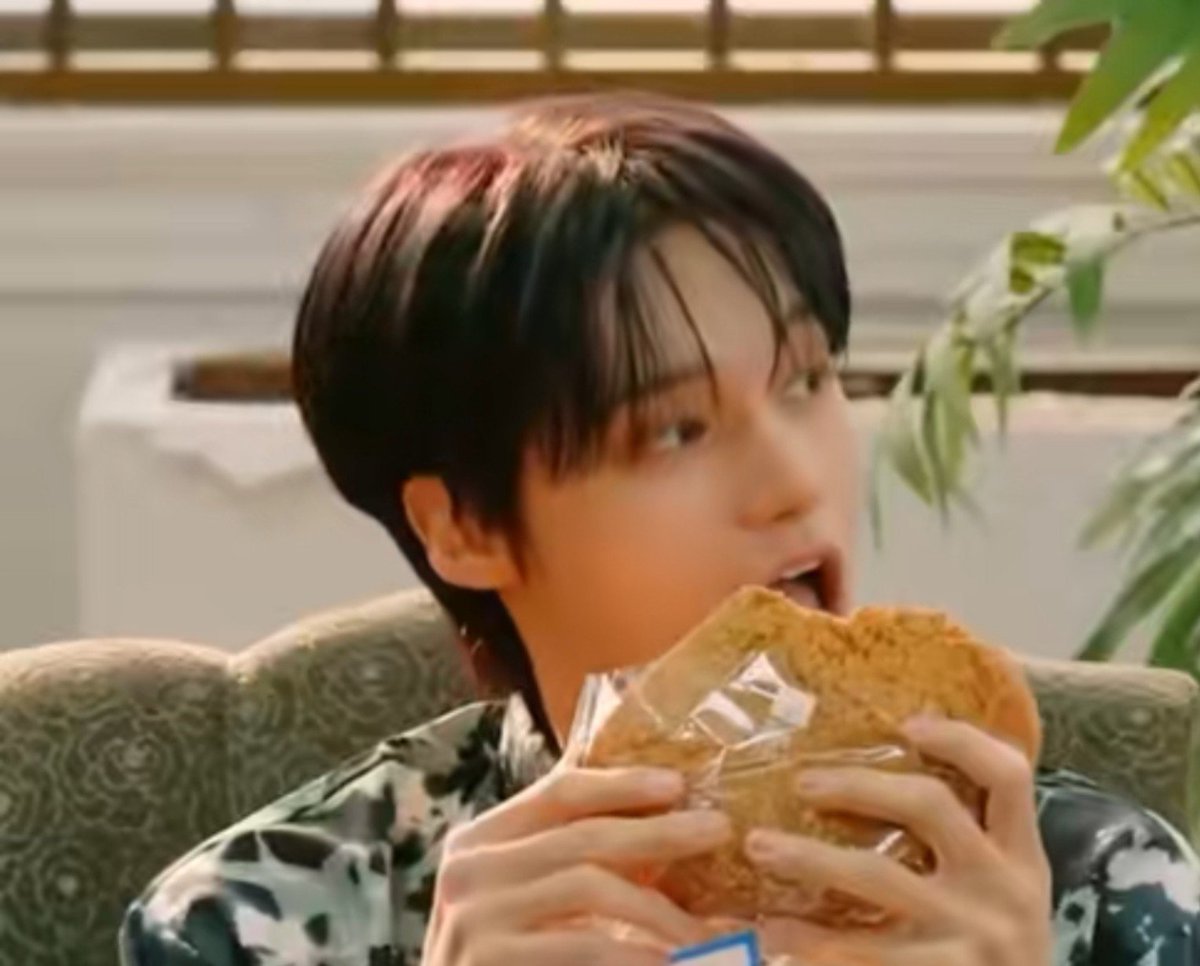 agairnst's tweet photo. @mtthic "Just drive," he said with a slap on Kai's arm, knowing that the offer is just Kai's playful side around Kagami.

He opens one pack with chocolate filling and took a bite. Like, big, BIG, bite.

"Niichang, aaa?" He rip the bread in normal portion for Kai. https://t.co/9OaclZL5Yu