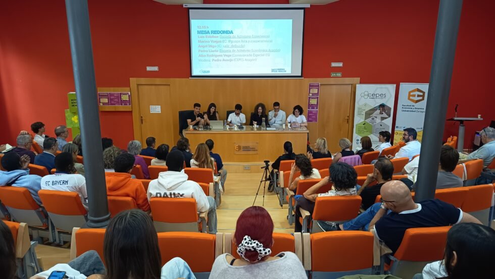 CEPES2's tweet photo. La juventud respondió a la llamada de la #EconomíaSocial en la jornada “La Economía Social es Juventud. ¡Impacta!”, en Zaragoza

En la clausura Carmen Comos, DG de CEPES, destacó el papel de la Economía Social para impulsar #RelevoGeneracional y #emprendimiento con impacto social https://t.co/rUi9CbHi0Q