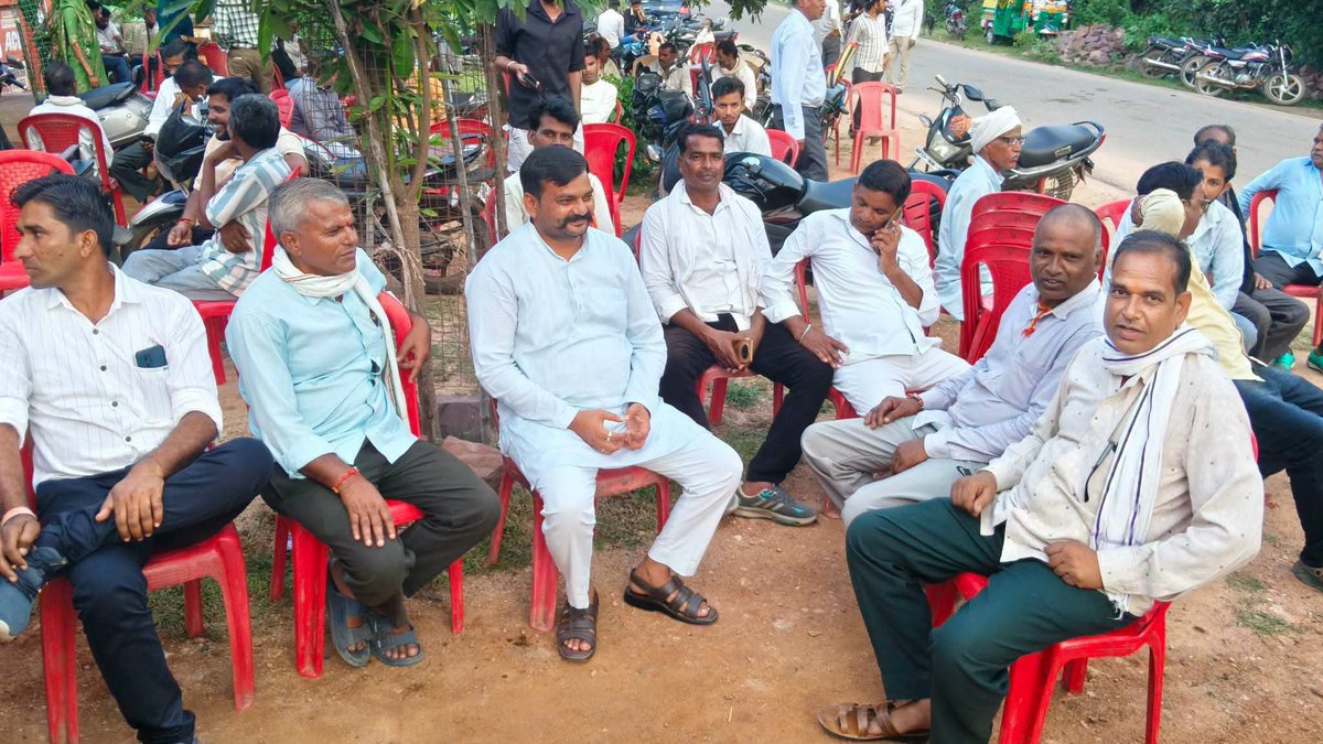 OBC_Maniram's tweet photo. #पिछोर_विधानसभा नगर #पिछोर #बीजासेन_मंदिर के पास आदरणीय #रामकुमार_लोधी_जी के यहां त्रयोदशी गंगा पुजन में शामिल हुए https://t.co/maySEaB0Wy