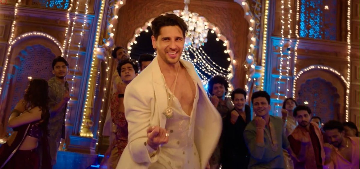 PanIndiaReview's tweet photo. SID MALHOTRA IS HERE IN HIS ELEMENT 🔥🕺
The charm, swag & effortless dance moves are giving major #KalaChashma, #KarGayiChull & #DiscoDeewane vibes 💥
With #TheVvaan, Sid looks ready to STEAL THE SHOW once again!!
The Party Starter is BACK 🔥
We are fans of his moves.. what about you?! ❤️🔥