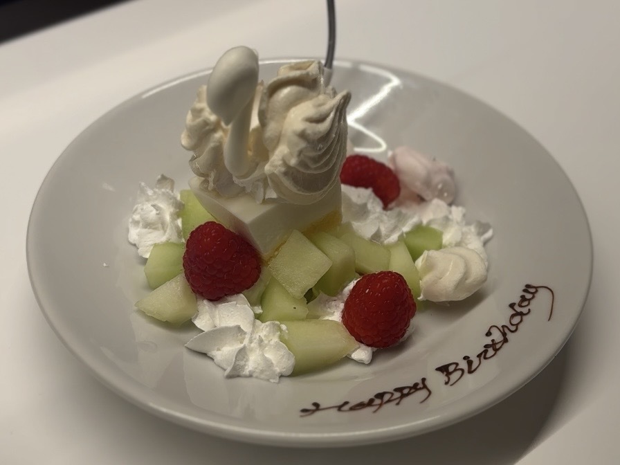 sakurazaka46's tweet photo. 山川宇衣がブログを更新しました！🌸｜ 夏生まれに憧れて https://t.co/w1tUbui4dl ぜひご覧ください！ #櫻坂46 #山川宇衣 https://t.co/ea9qE8q9E6