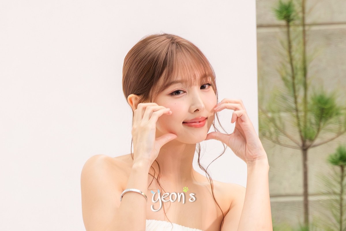 NAration0922's tweet photo. 생일 축하해 나연아
바라는 모든 소원이 이뤄지길!

#나연이의_31번째_당근수확
#NAYEONs31stCarrot
#TWICE #트와이스 #NAYEON #나연 https://t.co/rGPkbC3SIb