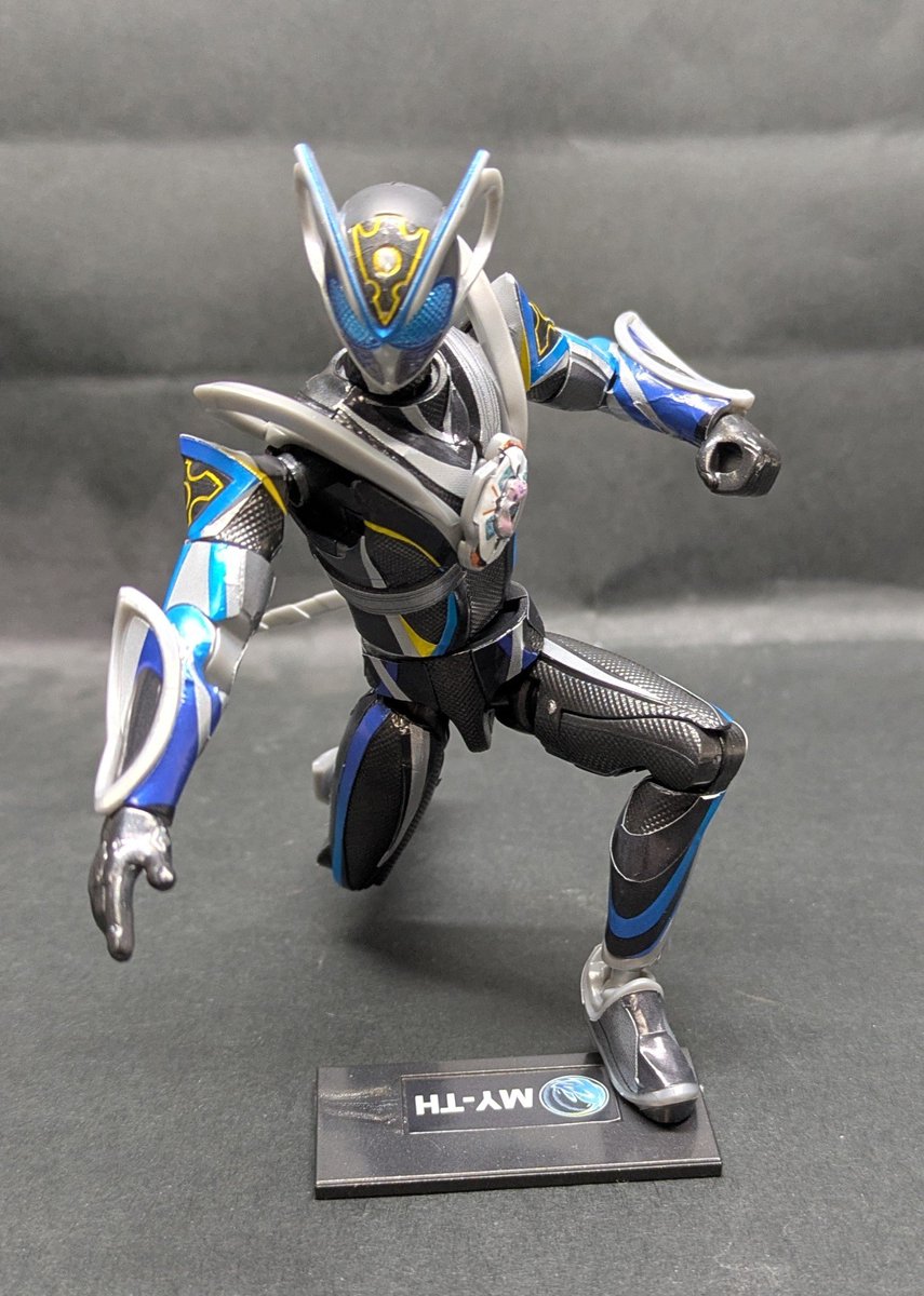 Cider_35p78's tweet photo. ぱっと装動仮面ライダーマイス本体シール貼りました
やっぱりポーズ決めるとカッコいいですね
#仮面ライダーマイス https://t.co/6TS6FNbS3C