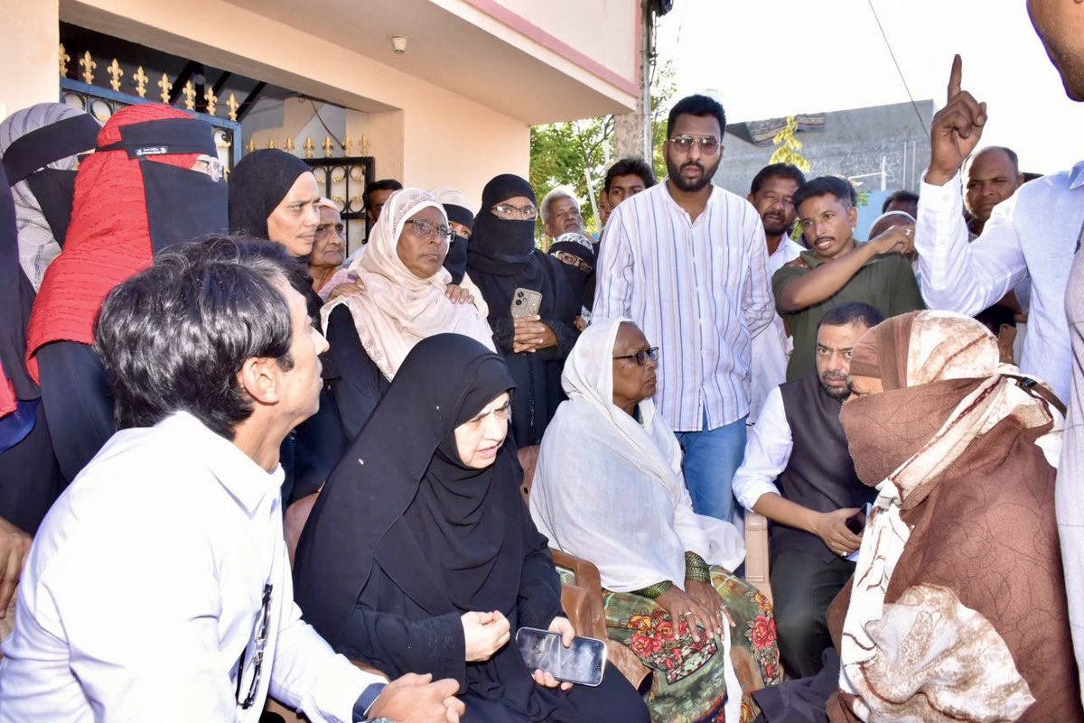 MlaKaneezfatima's tweet photo. Visited Ward No. 15 and 16 and interacted directly with residents to hear their grievances and understand the civic challenges they are facing.

The major concern raised by residents was the availability of drinking water, along with issues related to roads, drainage and other basic civic amenities.

Necessary directions were given to the concerned officials to take prompt action, address the grievances on priority and ensure that all pending works are completed at the earliest.

Our focus remains on being accessible to the people, listening to their concerns and ensuring timely action on the ground.