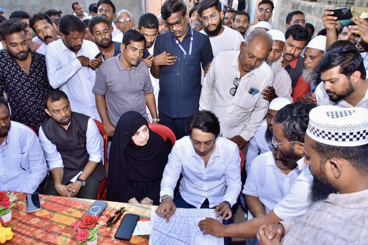 MlaKaneezfatima's tweet photo. Visited Ward No. 15 and 16 and interacted directly with residents to hear their grievances and understand the civic challenges they are facing.

The major concern raised by residents was the availability of drinking water, along with issues related to roads, drainage and other basic civic amenities.

Necessary directions were given to the concerned officials to take prompt action, address the grievances on priority and ensure that all pending works are completed at the earliest.

Our focus remains on being accessible to the people, listening to their concerns and ensuring timely action on the ground.