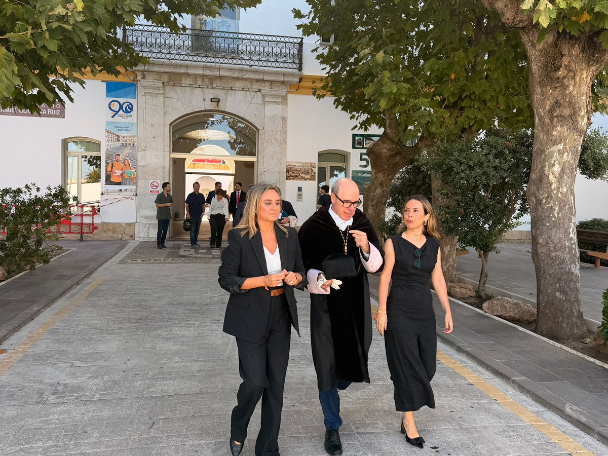CanalUGR's tweet photo. 👩‍🏫Comienza el curso en Ceuta

🏢La Universidad de Granada ha reforzado la seguridad y aplica un plan especial para el campus

🥼1.755 personas forman la comunidad universitaria ceutí

🔴Pedro Mercado, rector de la UGR, ha presidido la apertura

ℹ️Noticia: https://t.co/5mcAD7usbH https://t.co/fs19cYmxEx