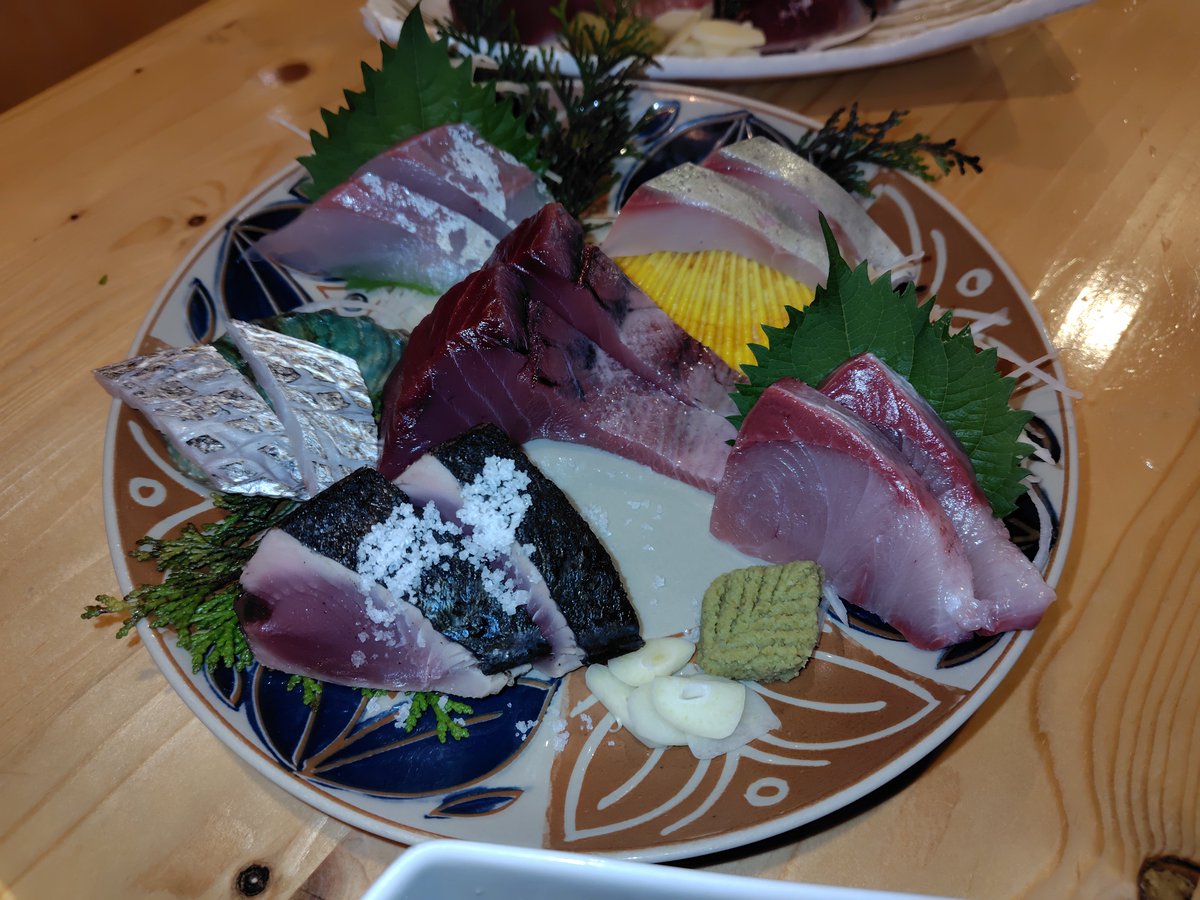mokemokeT's tweet photo. 突発高知旅行終了ー。シルバーウィークを完全に舐めてました。もう連休に旅行は行きません。ただ鰹はやっぱり美味かった。 https://t.co/Ynh4zcw8gF