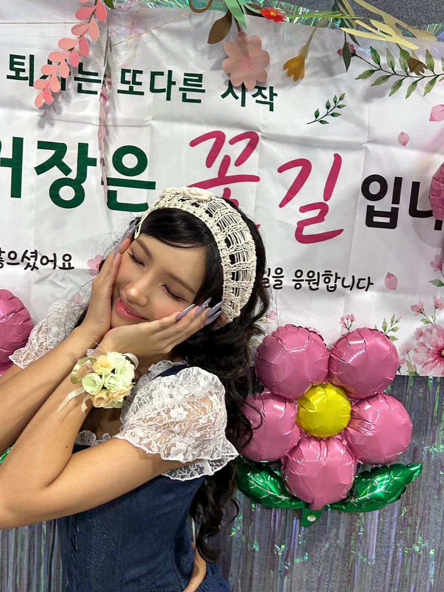 soyeonmania's tweet photo. Soyeon with a very heartfelt message on her latest IG Post 🩷

Words can't describe how happy we are for you Soyeonie 🩷 May you continue making sincere and heartfelt music, we will always be here for you 🥹

🔗https://t.co/z6w8ywyCi4 https://t.co/n3eKStCTbI