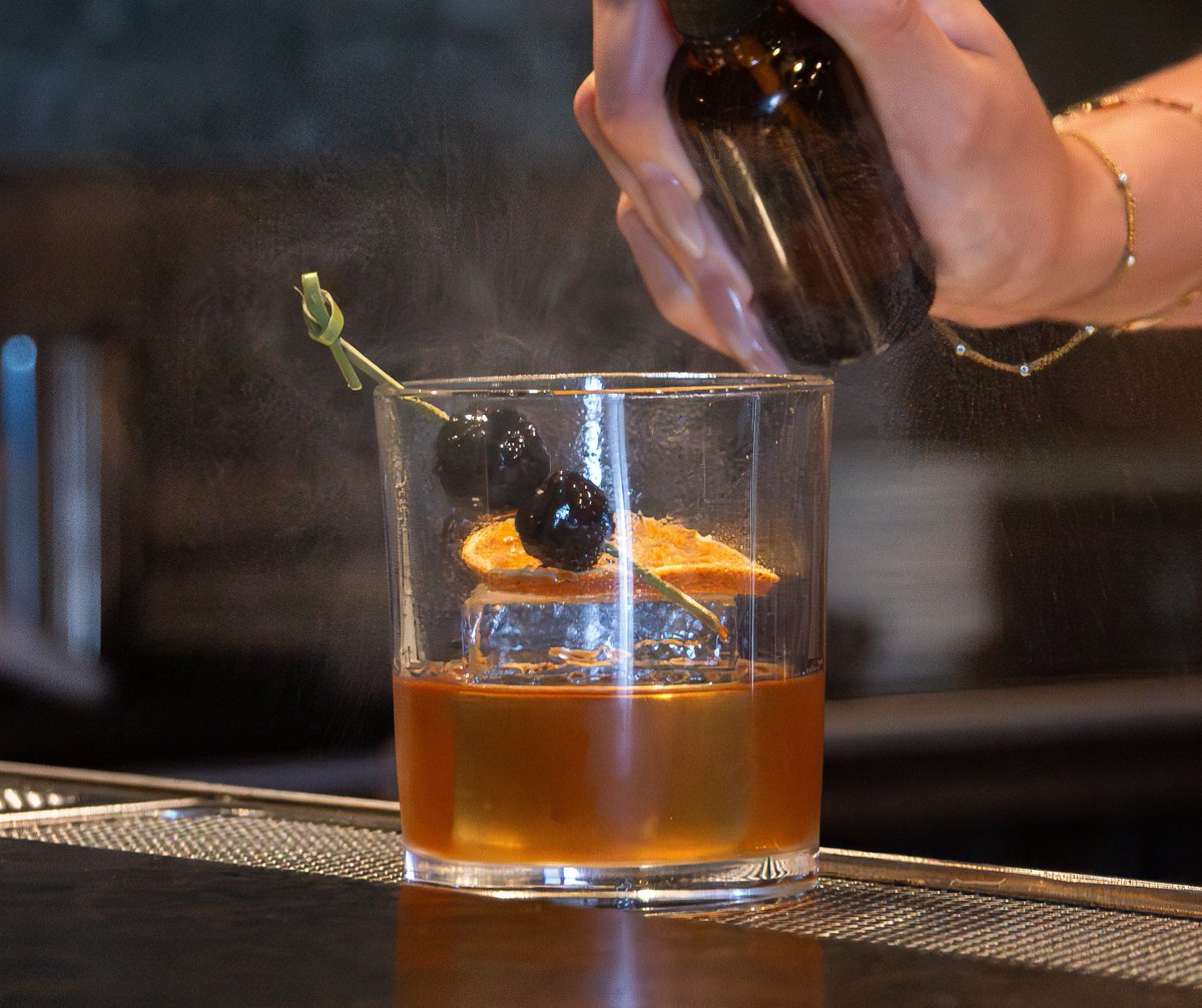 OakfireClub's tweet photo. Oakfire’s Signature Old Fashioned. A rich, smooth twist on a classic recipe that will have you asking for seconds.

Old Fashioned or Carajillo, which are you choosing?

#oakfireclub #livefun #oldfashioned https://t.co/ykzyrm27vm