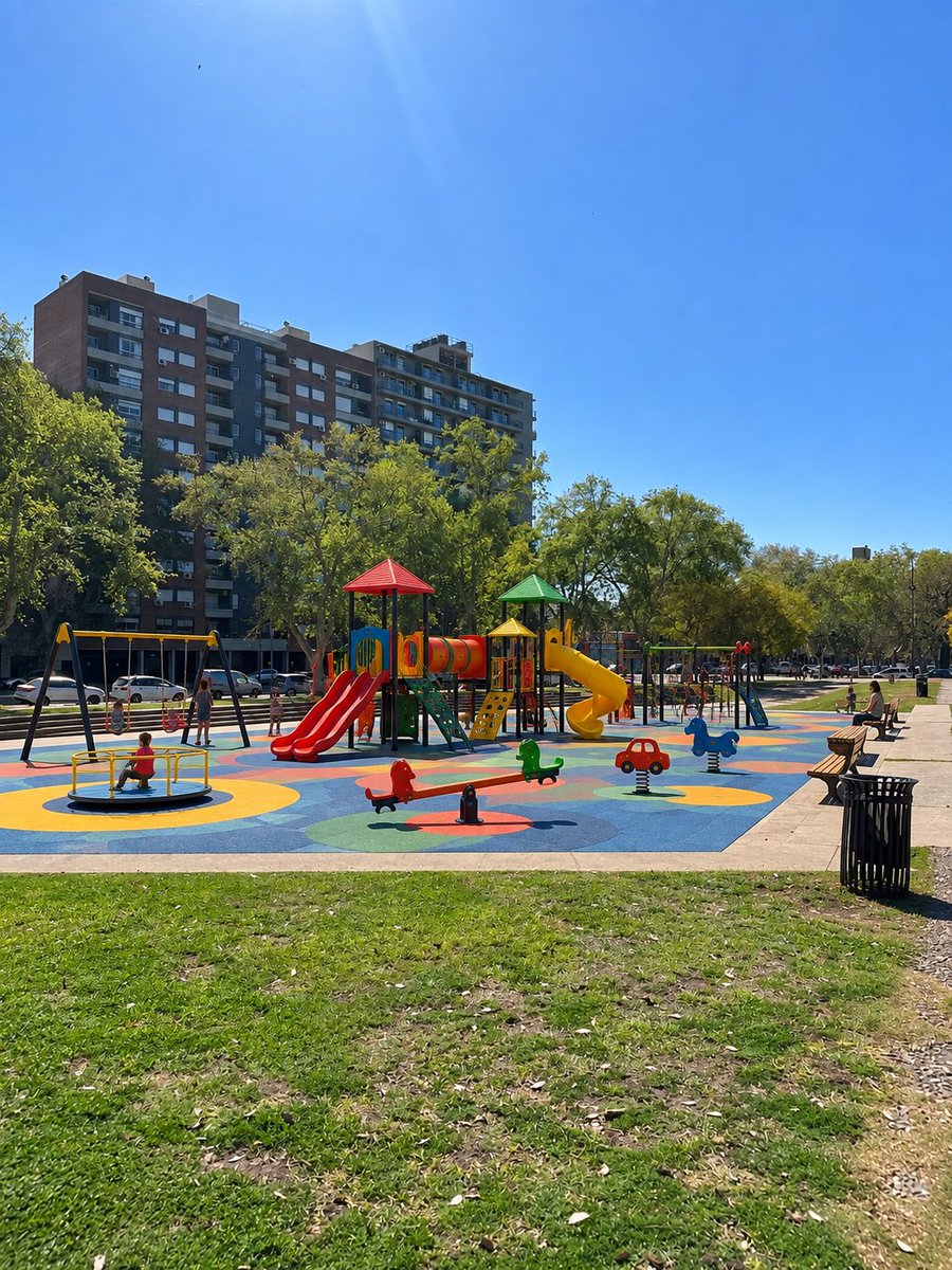 gasparPirrone's tweet photo. @pablojavkin @MuniRosario les tiró una idea para la plaza del che y de paso le cambian el nombre. @crucijuegos https://t.co/do6rGJR9gJ