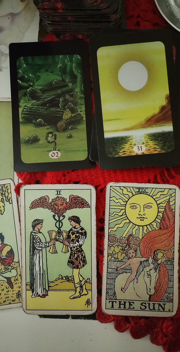 heleeeenoftroy's tweet photo. ngm explica a cartomancia né .  caiu a carta 02 e o Sol do baralho lenormand junto com o Dois de copas e o Sol no tarot juro juro juro mto https://t.co/yxuPQKDOIU